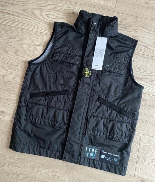 Stone Island G0123 Garment Dyed Membrana 3L-TC Hideaway Hood Black Button/Zip Gilet