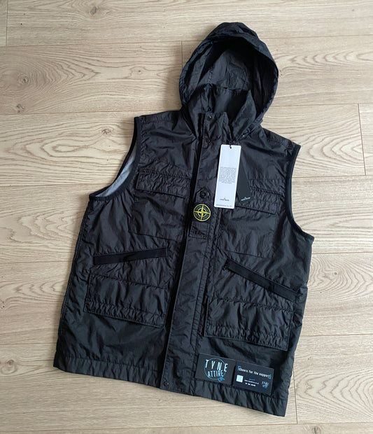 Stone Island G0123 Garment Dyed Membrana 3L-TC Hideaway Hood Black Button/Zip Gilet