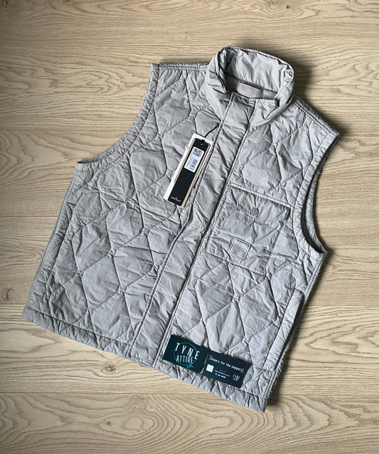 Stone Island G100011 Ghost Piece Nylon Smerigliato Primaloft Lined Dust Grey Gilet