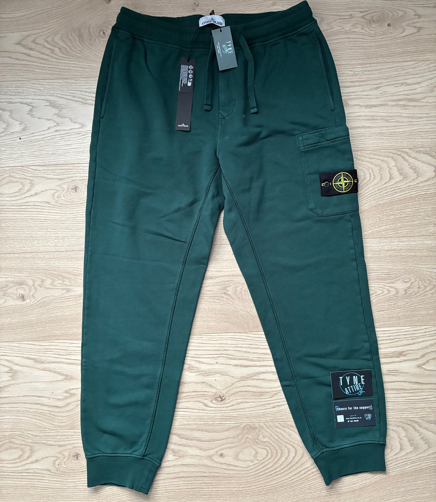 Stone Island 64551 Garment Dyed Brushed Cotton Cargo Pocket Bottle Green Joggers