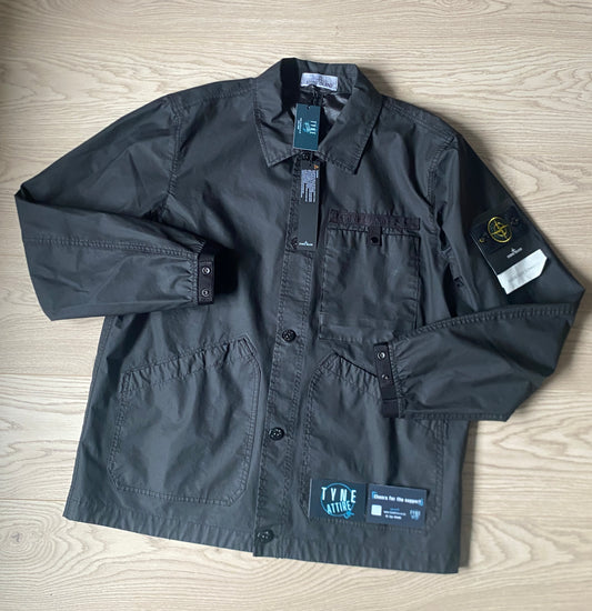Stone Island 91475 Aggressive Gommato Spellout Text Logo Black Button Jacket