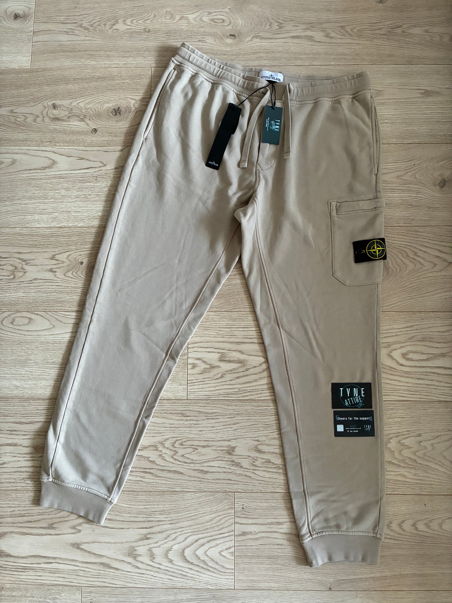 Stone Island 64551 Garment Dyed Brushed Cotton Cargo Pocket Beige Joggers
