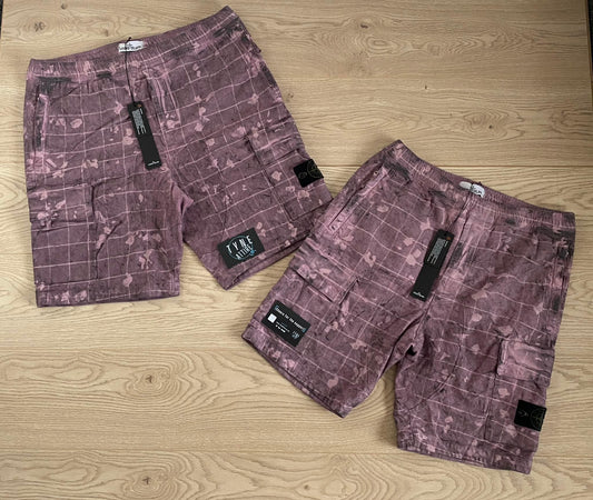 Stone Island L01E2 Ghillie Laser Camo Cotton Bermuda Dust Colour Magenta Pink Cargo Shorts