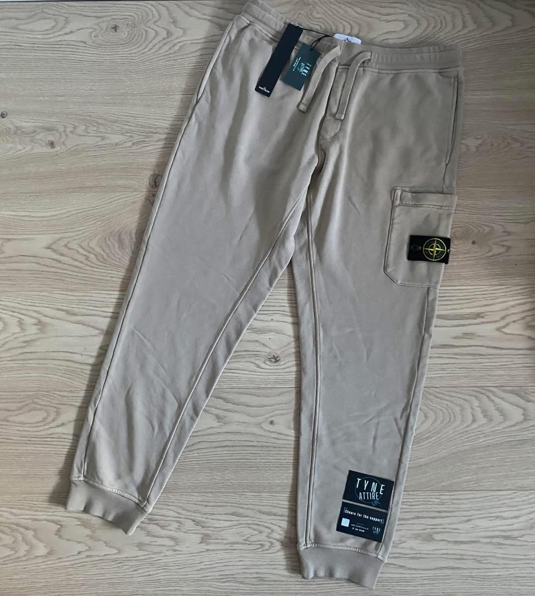 Stone Island 64551 GD Brushed Cotton Cargo Pocket Sand Beige Joggers