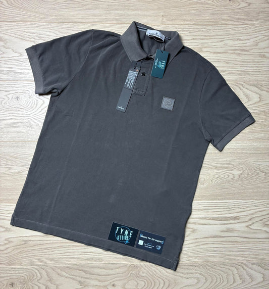 Stone Island 22002SC Organic Cotton Pique Pigmento Dyed Patch Logo Charcoal Grey Polo T-Shirt