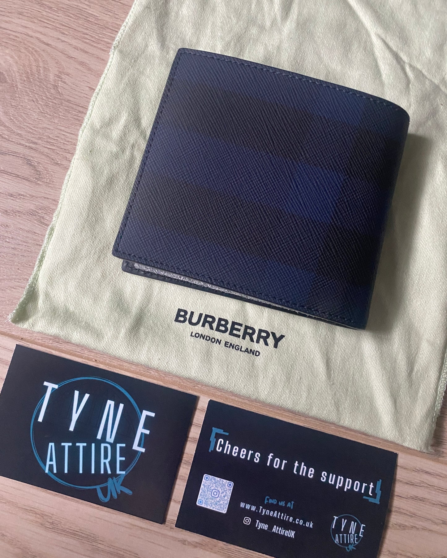 Burberry Check Print Leather Unisex Card/Coin/Note Holder Navy/Black Bi-Fold Wallet