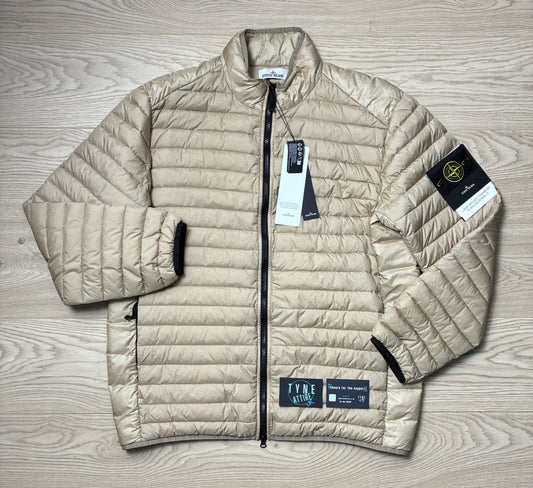 Stone Island 41524 Loom Woven Chambers R-Nylon Down-TC Lightweight Packable Sand Beige Jacket