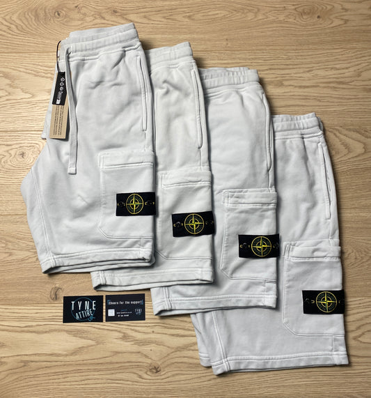 Stone Island 6200012 Garment Dyed Cotton Fleece Effect Bermuda Cargo Pocket Sky Blue Shorts