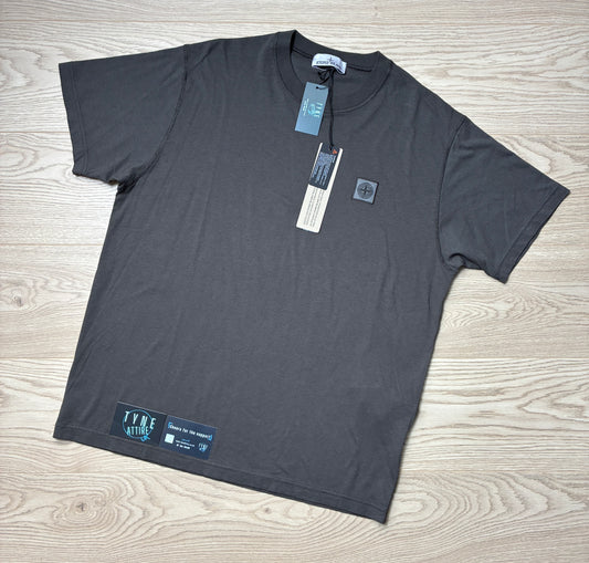 Stone Island 2100237 Cotton_Fissato Effect Patch Logo Charcoal Grey Crewneck T-Shirt