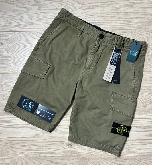 Stone Island L100018 ‘Type SL’ Organic Cotton Stretch Broken Twill ‘OLD’ Effect Military Green Cargo Shorts
