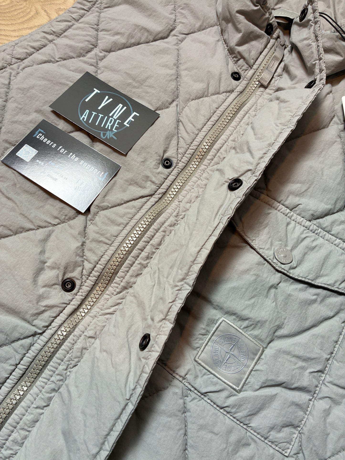 Stone Island G100011 Ghost Piece Nylon Smerigliato Primaloft Lined Dust Grey Gilet