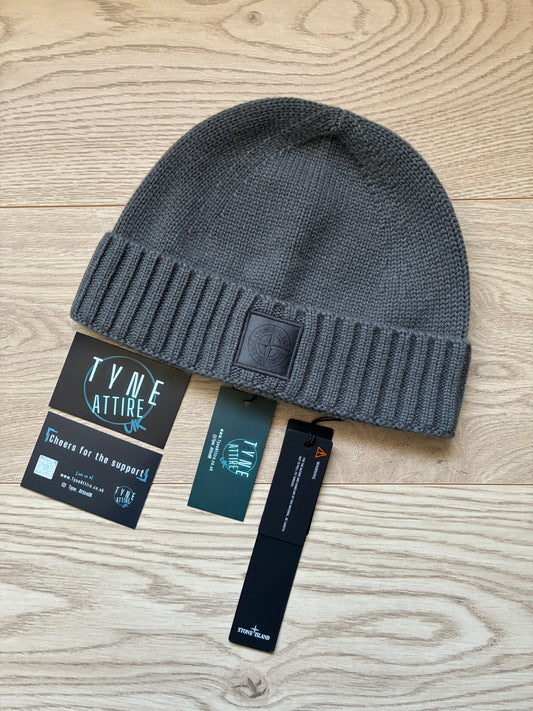 Stone Island Ghost Piece N100015 Classic Mens/Unisex Cashmere Ribbed Monochromatic Patch Logo Grey Beanie