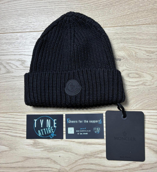 Moncler Black Label Berretto Tricot Rubber Patch Logo Thick Ribbed Wool Triple Black Beanie