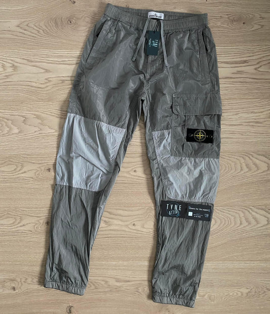 Stone Island 30617 Nylon Metal Ripstop Type RE-T Grey Cargo Trousers