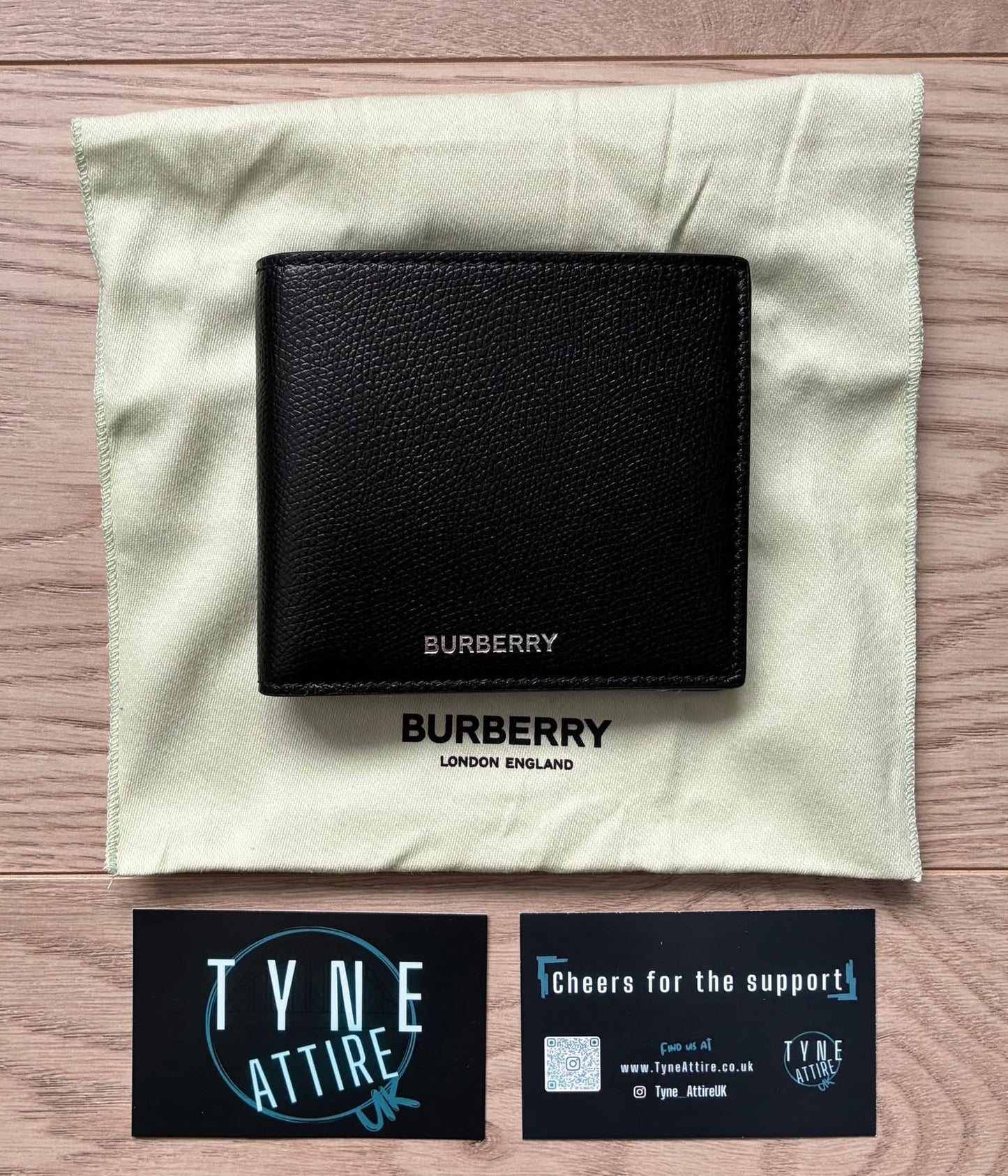 Burberry Grained Leather Unisex Card/Note Holder Spellout Logo Black Bi-Fold Wallet