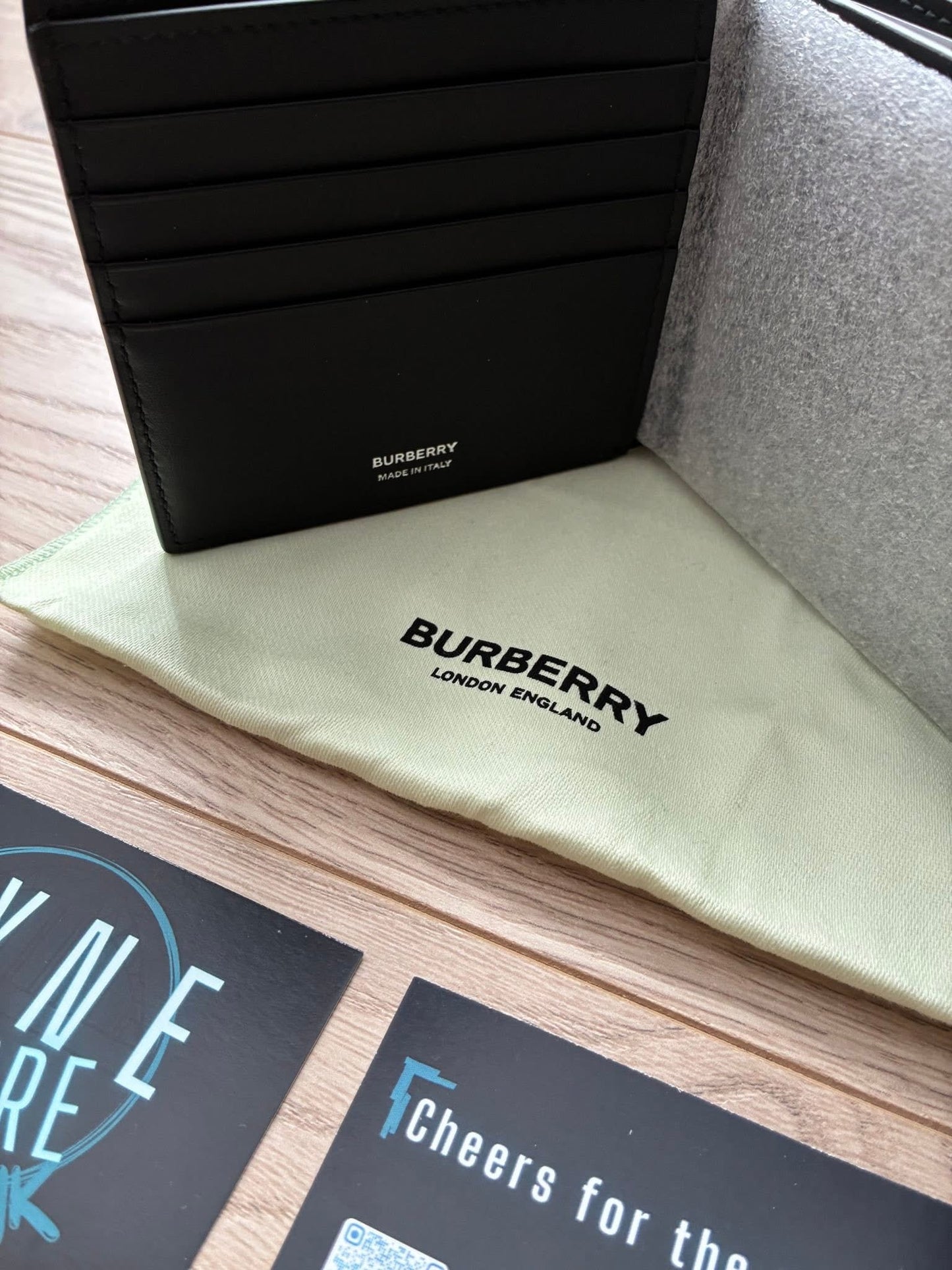 Burberry Grained Leather Unisex Card/Note Holder Spellout Logo Black Bi-Fold Wallet