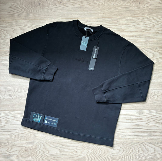 Stone Island 65477 Felpa Cotton Garment Dyed Spellout Embroidered Logo Black Sweater