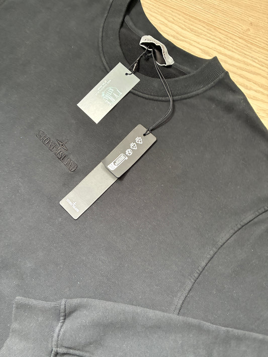 Stone Island 65477 Felpa Cotton Garment Dyed Spellout Embroidered Logo Black Sweater
